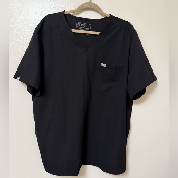 Figs Other - FIGS Men's Black V-Neck scrub top with side pockets